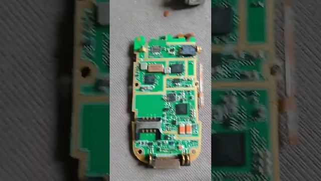 мобильный телефон LG очень богатый телефон на радио детали с содержанием драг металлов. смотреть онлайн