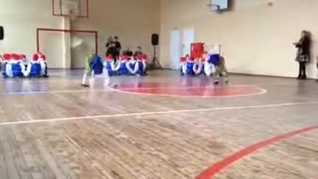 Танец гномиков, 1-В класс смотреть онлайн