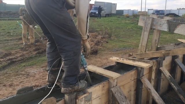 Фундамент для деревянного дома. Лента мелкого заложения. смотреть онлайн