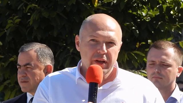 В.Симченко на открытии европейской остановки в Корабельном районе смотреть онлайн
