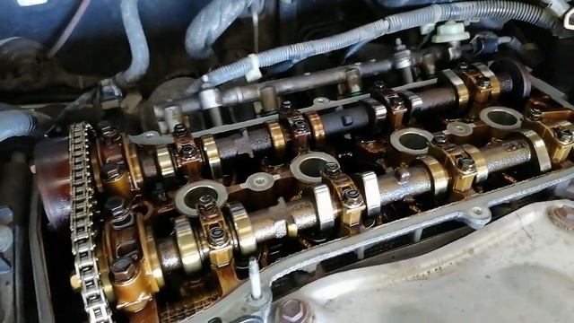 Тойота камри 40 . 10 лет. пробег 220 000. Снял клапанную крышку. Смотрим что там... смотреть онлайн