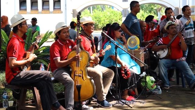 Visiting the Rainbow Village in Semarang, Java, Indonesia смотреть онлайн