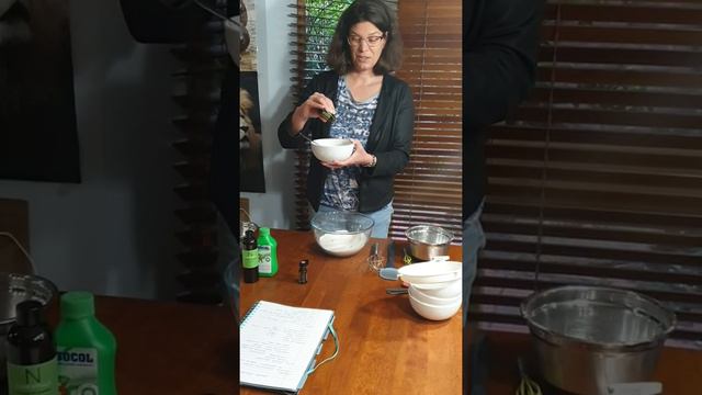 Neighbourhood House Week 2020 - Make a Lavender and Tea Tree Essential Oil Shower Steamer with Kare смотреть онлайн