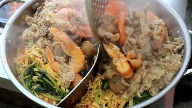 会成做番茄肥牛锅，酸溜溜真开胃，大虾肥牛敞开造，老爸吃美了【会成一家】 смотреть онлайн