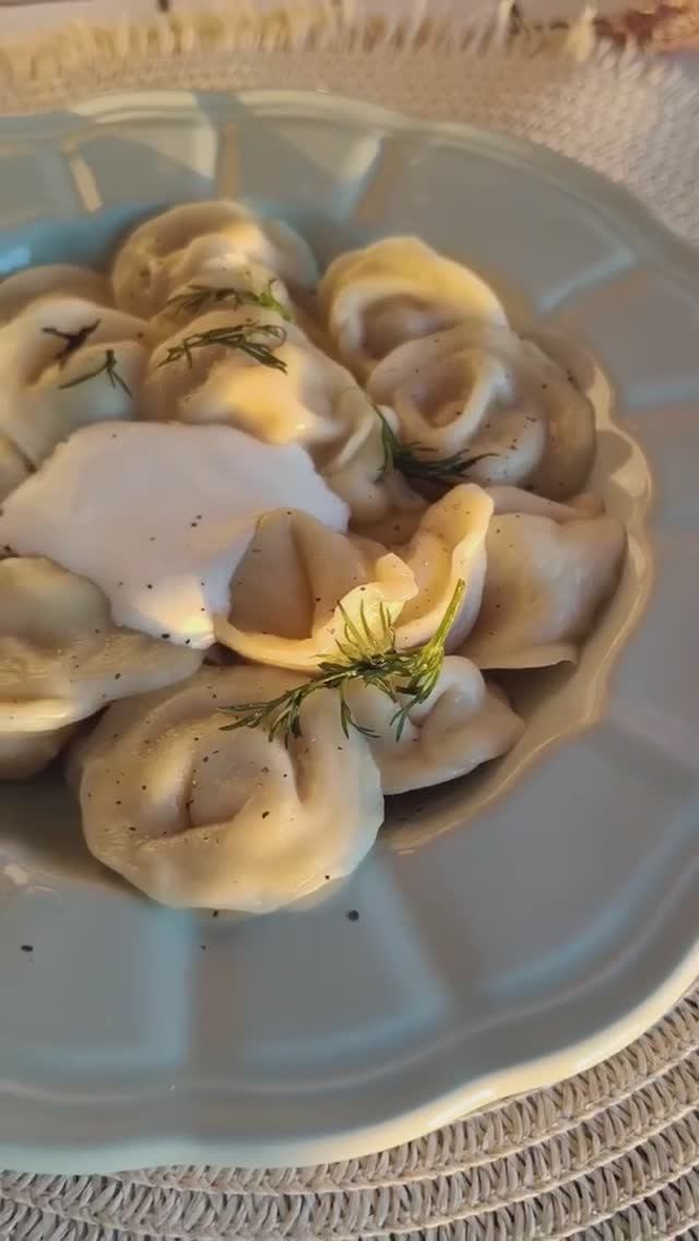 Домашние вкусные пельмени. Тесто получится с первого раза! Простой лайфхак! А как готовите вы? смотреть онлайн