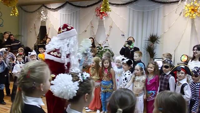 Фестиваль новогодних елок. Начальная школа на Пу смотреть онлайн