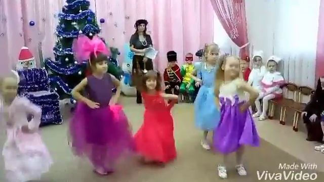 Празнуем новый год утреник в садике Танец Куклы XiaoYing Video 1482299873856 смотреть онлайн