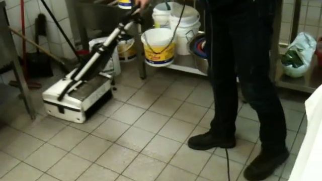 Sicherheitsbodenreinigung OHNE Reinigigungsmittel, nur mit Wasser und dem Allclean Allround-Cleaner смотреть онлайн