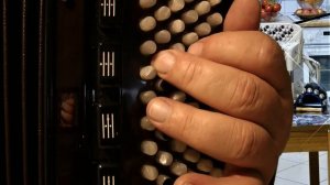 ОТ ЛЮДЕЙ НА ДЕРЕВНЕ НЕ СПРЯТАТЬСЯ с текстом-Разбор на баяне. ИЗ КИНОФИЛЬМА ( ДЕЛО БЫЛО В ПЕНЬКОВЕ)