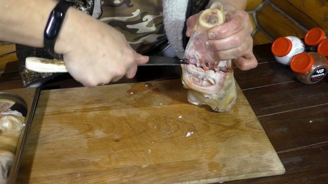 Как разрубить говяжьи ноги без топора. Чо ПОХАВАТЬ. смотреть онлайн