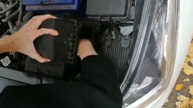 Замена воздушного фильтра Hyundai Solaris (Хенде Солярис) 2 поколения 2017 года смотреть онлайн