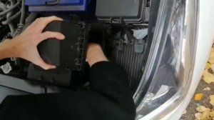 Замена воздушного фильтра Hyundai Solaris (Хенде Солярис) 2 поколения 2017 года