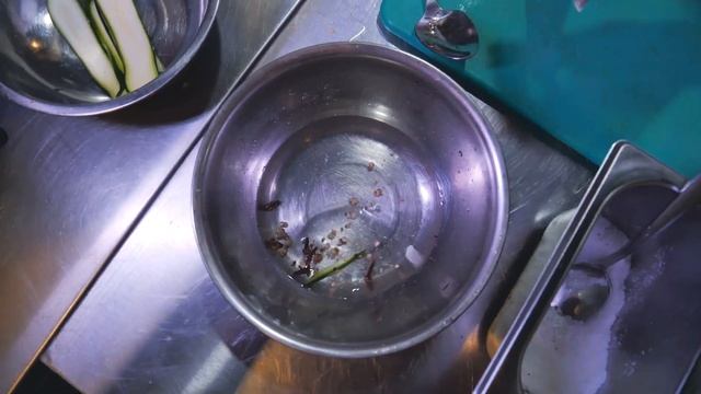 My friend Leo making magic at Balinese kitchen смотреть онлайн