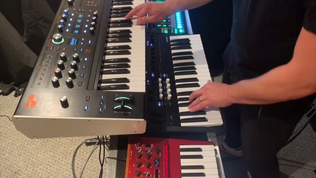 Multi Synth Jam, ASM Hydrasynth, Korg Wavestate, Korg Monologue, Moog Grandmother and Roland TR8. смотреть онлайн