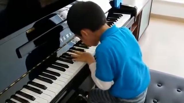 Fantasie Impromptu in C-sharp Minor Op.66 of Chopin (蕭邦 幻想即興曲), by Jonah Ho (age 5) смотреть онлайн