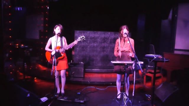 She Talks Silence - Just Like Honey смотреть онлайн