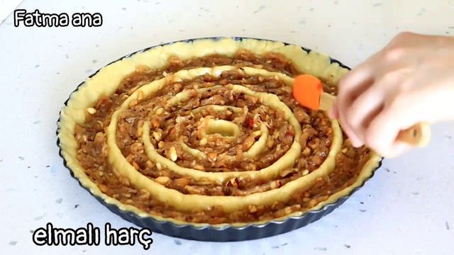 ELMA Ve TARÇIN İkilisini BÜYÜLEYİCİ Lezzeti ÇAY Saatlerinin VAÇGEÇİLMEZ Elmalı KURABİYE Ve TURTA смотреть онлайн