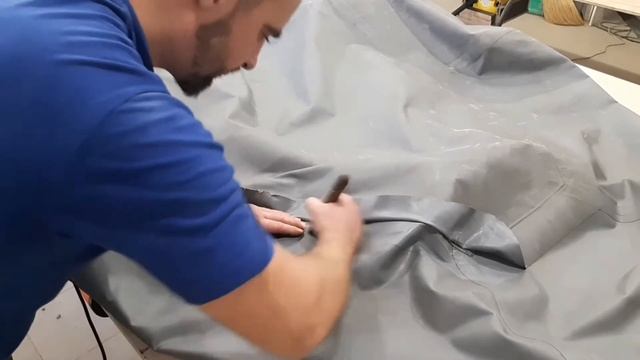 Ремонт лодки ПВХ травит под транцем и в носовой части лодки. Часть 2 продолжение. смотреть онлайн