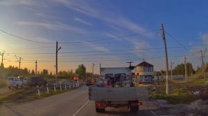 Железнодорожный переезд со шлагбаумом под Зырянкой