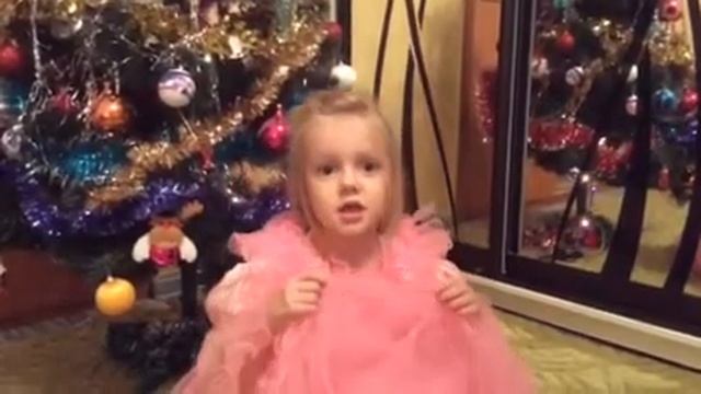 Соня читает своё любимое стихотворение Михаила Яснова"Я помогаю маме" смотреть онлайн