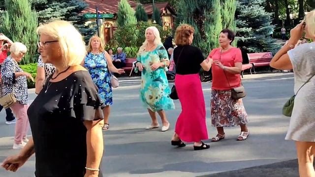 ТАМ ЗА РЕКОЙ У ПОЛЕСЬЯ! ТАНЦЫ ХАРЬКОВ УКРАИНА АВГУСТ 2023 смотреть онлайн