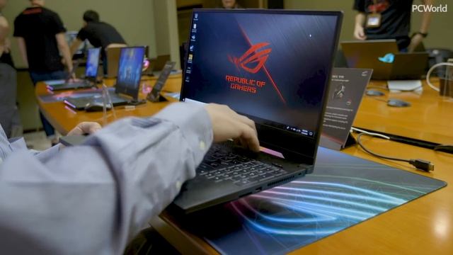 ROG Strix SCAR II Hands-on смотреть онлайн