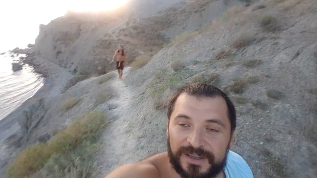 Идем из Коктебеля до Орджоникидзе по берегу меряю. смотреть онлайн