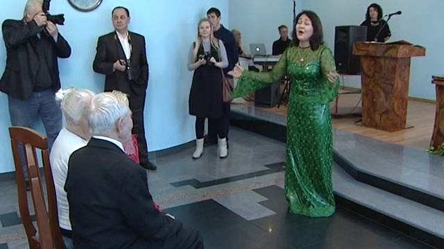 Одна из самых пожилых пар Уфы отметила благодатную свадьбу смотреть онлайн