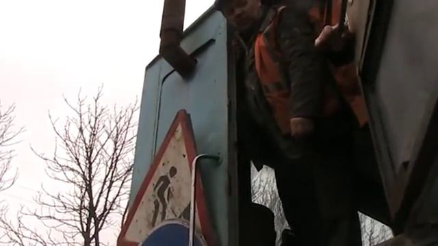 Первомайське Ноухау - ями на дорогах ремонтують чорноземом смотреть онлайн