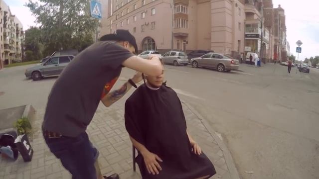 Haircutting on the square & mountain & roof || Комната - городская парикмахерская, Челябинск смотреть онлайн