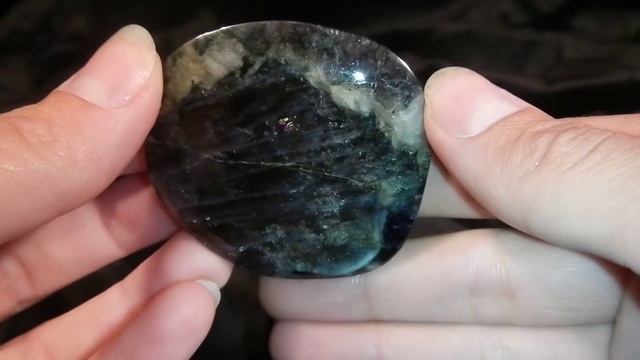 Солнечный Кордиерит, Слюда, полевой шпат, 52*49*19 смотреть онлайн