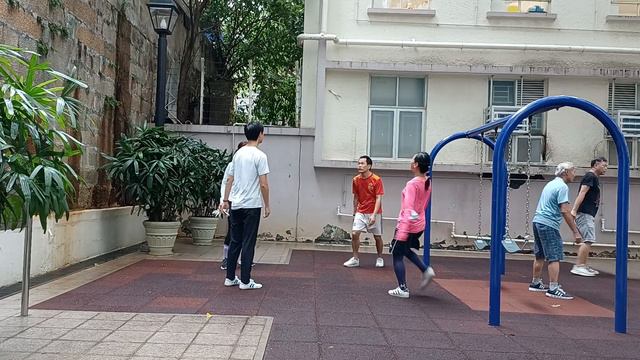 720 - 20230705C - 長香港九如坊踢毽子Hong Kong Central Kau U Fong Play Shuttlecock Kick Jianzi Exercise Sport