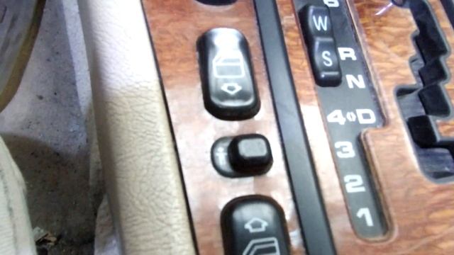 Что это за кнопка? Mercedes W210