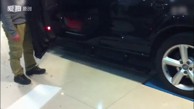 AUDI Q7 электрические подножки 