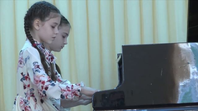 Ангелина и Юлиана Болгарь смотреть онлайн