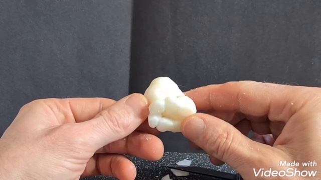 Netsuke Tiger catches itself by the tail. смотреть онлайн