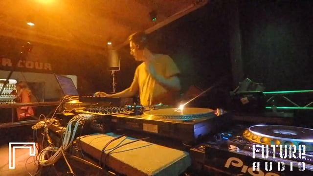 Vue sur Cour 006 w/ Extrastunden (Miniclic Records) смотреть онлайн