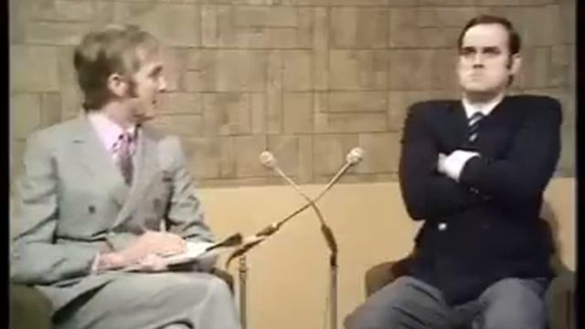 Monty Python - Literary Football смотреть онлайн
