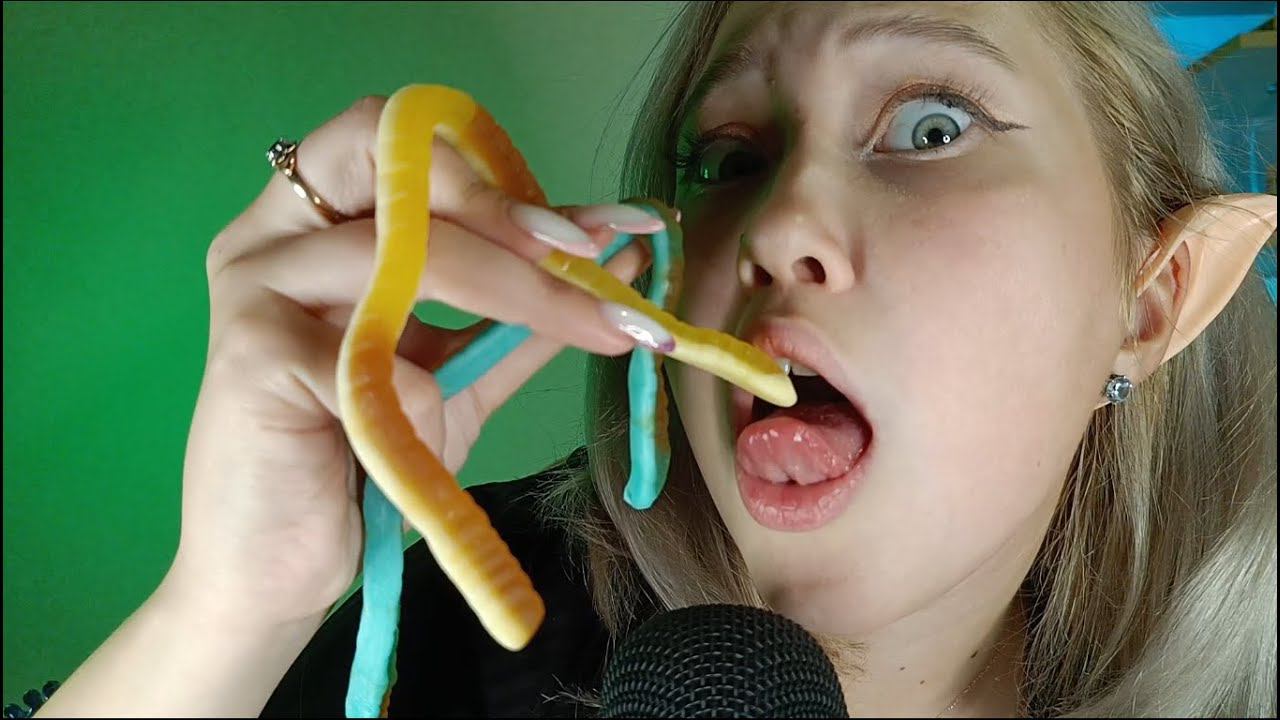 АСМР ИТИНГ МАРМЕЛАДНЫХ ЗМЕЕК | ASMR EATING SNAKE CANDIES смотреть онлайн