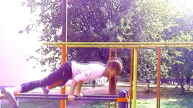 Отжимания в горизонте (пока только учусь :D) смотреть онлайн