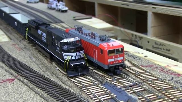 Model Railroad Layout Update Video 35 - SMINI Node and some fun! смотреть онлайн