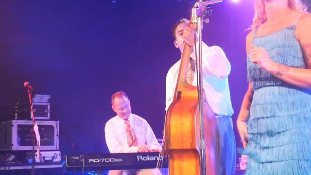 Sara Dee and the Fox Hunters - Mercy смотреть онлайн