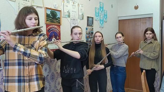 Ансамбль Флейтистов обр. Бовбеля Танец. Ф. Косма "Опавшие листья" смотреть онлайн