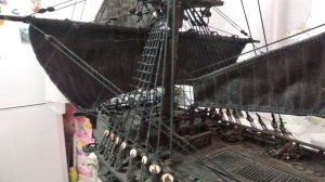 № 96 Сборка модели корабля черная жемчужина  Установка первого паруса на первую мачт.