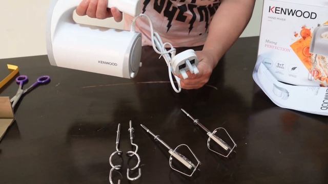 Unboxing Kenwood Hand Mixer HMP20 | MIXING PERFECTION | NY'S KITCHEN смотреть онлайн