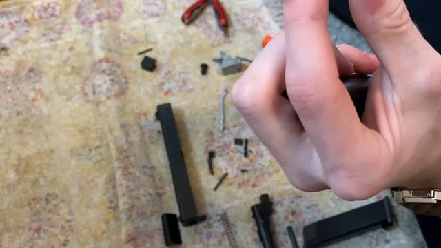 КАК РАБОТАЕТ СТРАЙКБОЛЬНОЕ ОРУЖИЕ? Разбираем Глок (HA117 disassembly) смотреть онлайн