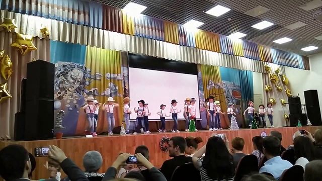 Второй танец на первом выступлении от Мега Детки смотреть онлайн