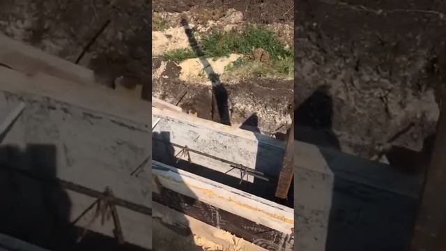 Фундамент для забора. Свайный-ростверковый и ленточный фундамент под забор.