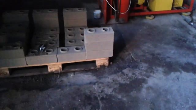 Полуавтоматический станок для лего-кирпича. Пресс 70 тонн. смотреть онлайн