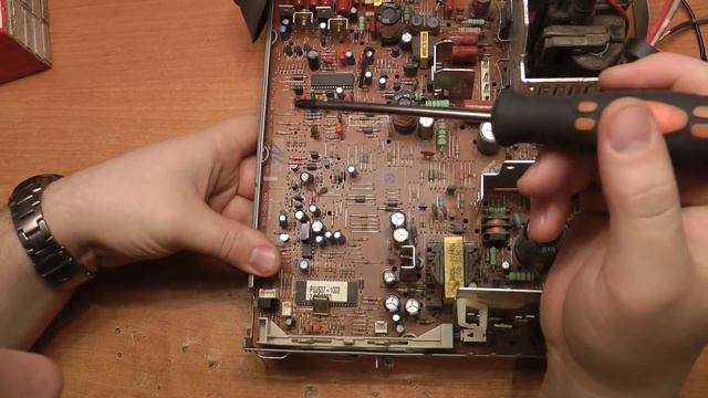 Что внутри #1. ЭЛТ МОНИТОР. Добываем радиодетали. смотреть онлайн